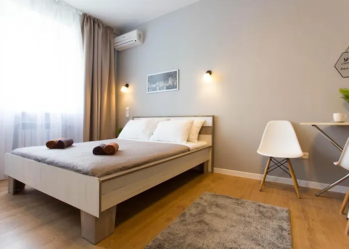 Modern Studio, Metro Yaroslava Mudroho And Universytet - Chernyshevska Str 95-2